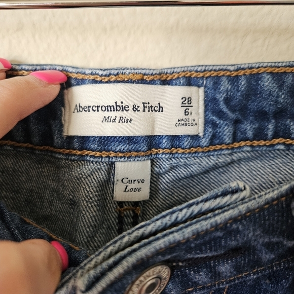 A&F Abercrombie + Fitch Curve Love Mid Rise Slouchy Jean 28/6R - Picture 4 of 9
